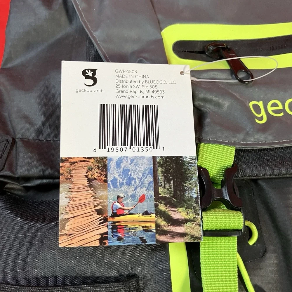 Geckobrands Waterproof 25L Large Backpack / Sports Gym Hiking Outdoor Travel